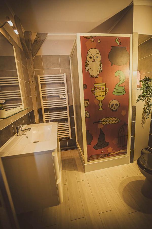 Repaire Du Sorcier Un Apartement Magique Troyes Bagian luar foto
