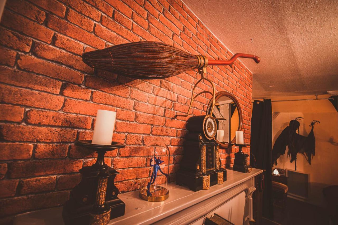 Repaire Du Sorcier Un Apartement Magique Troyes Bagian luar foto